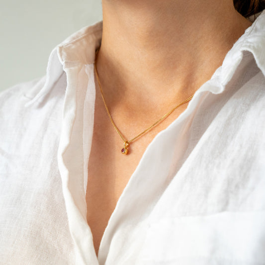 Amora ball with Ruby in Yellow Gold