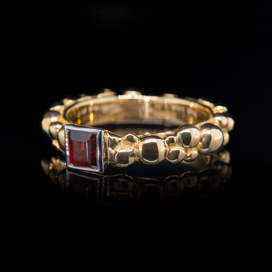 18ct Yellow Gold Bubble Band with Red Garnet