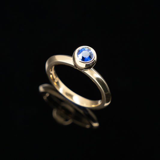 Amora Saturn in Yellow Gold