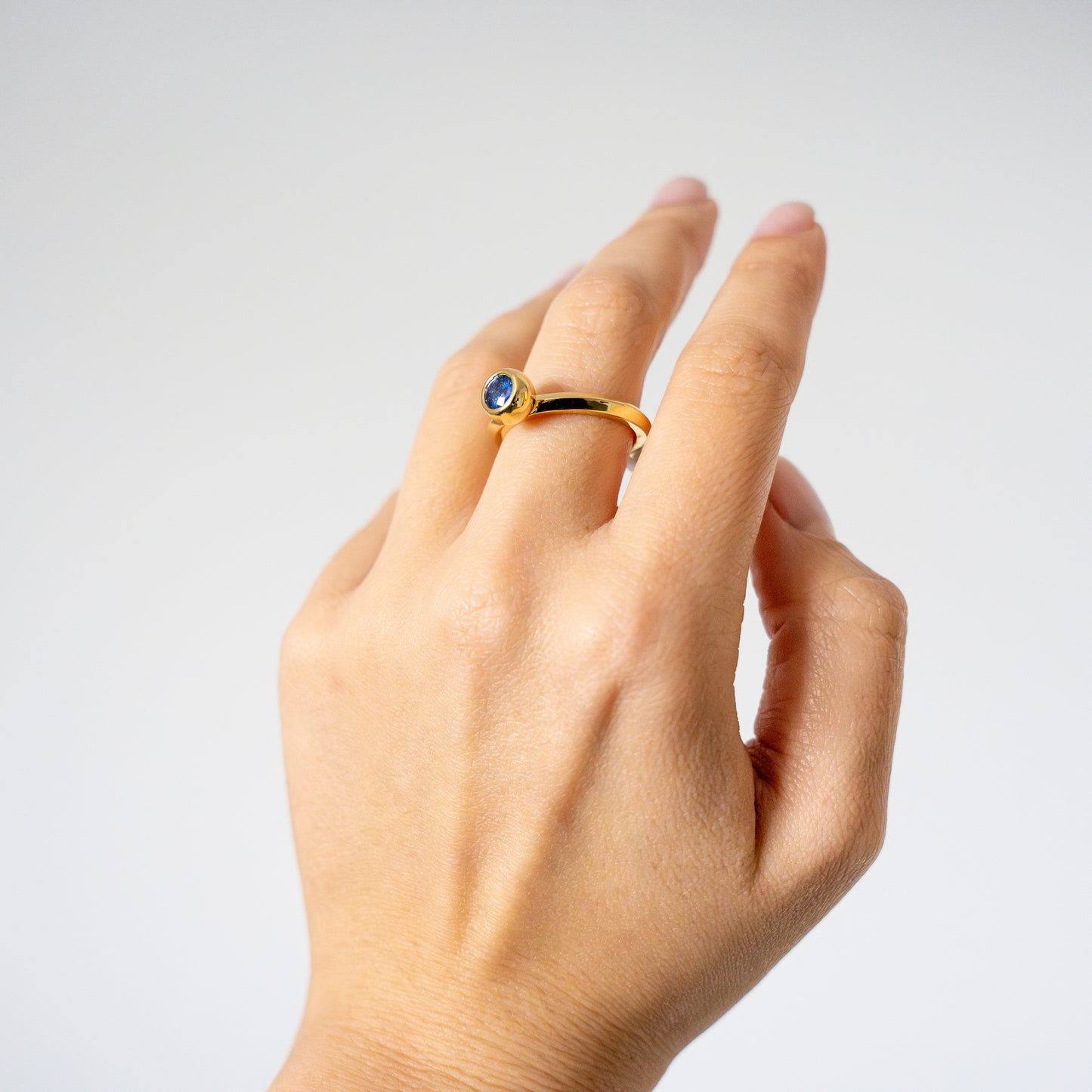 Amora Saturn in Yellow Gold