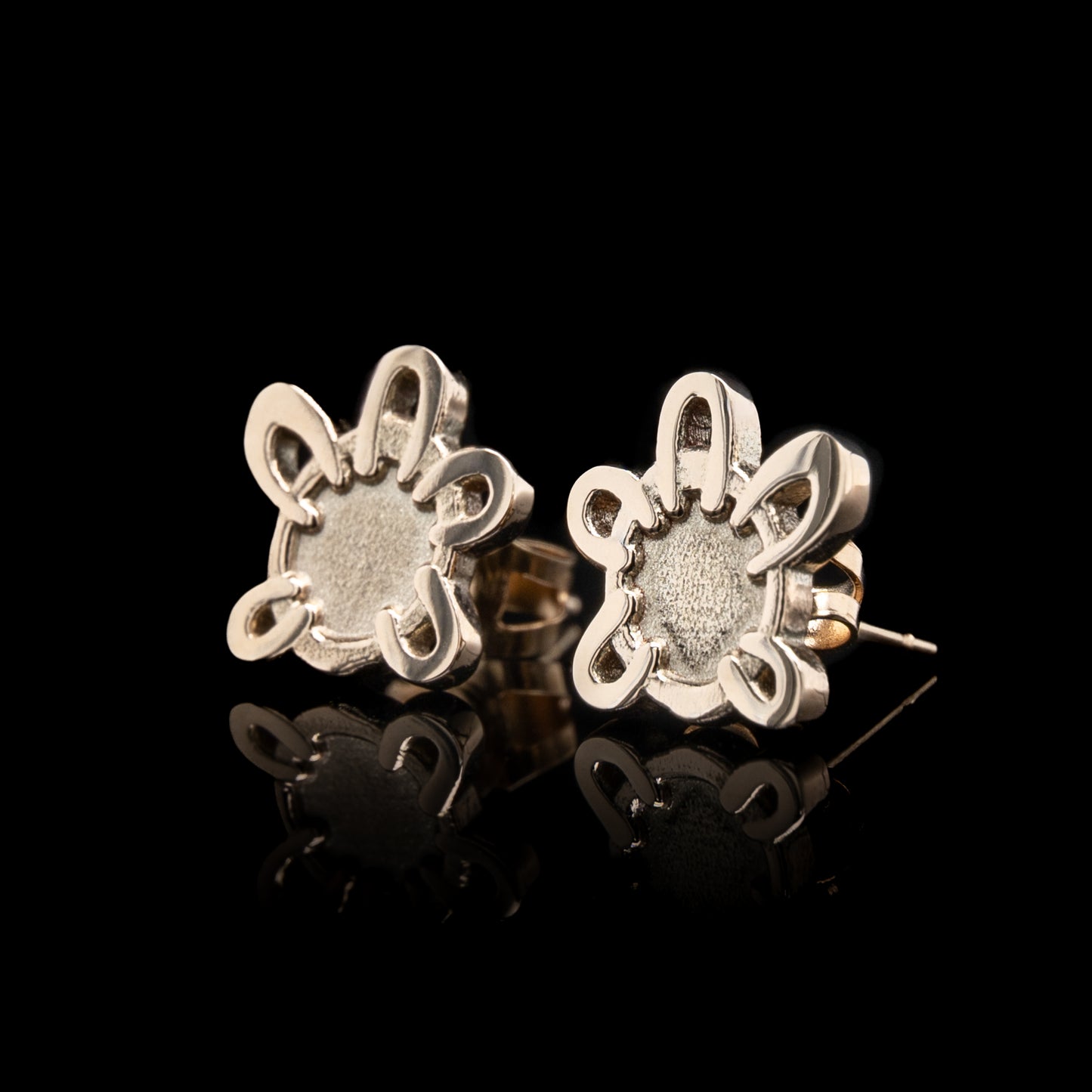 Everyman Hands Studs in Gold