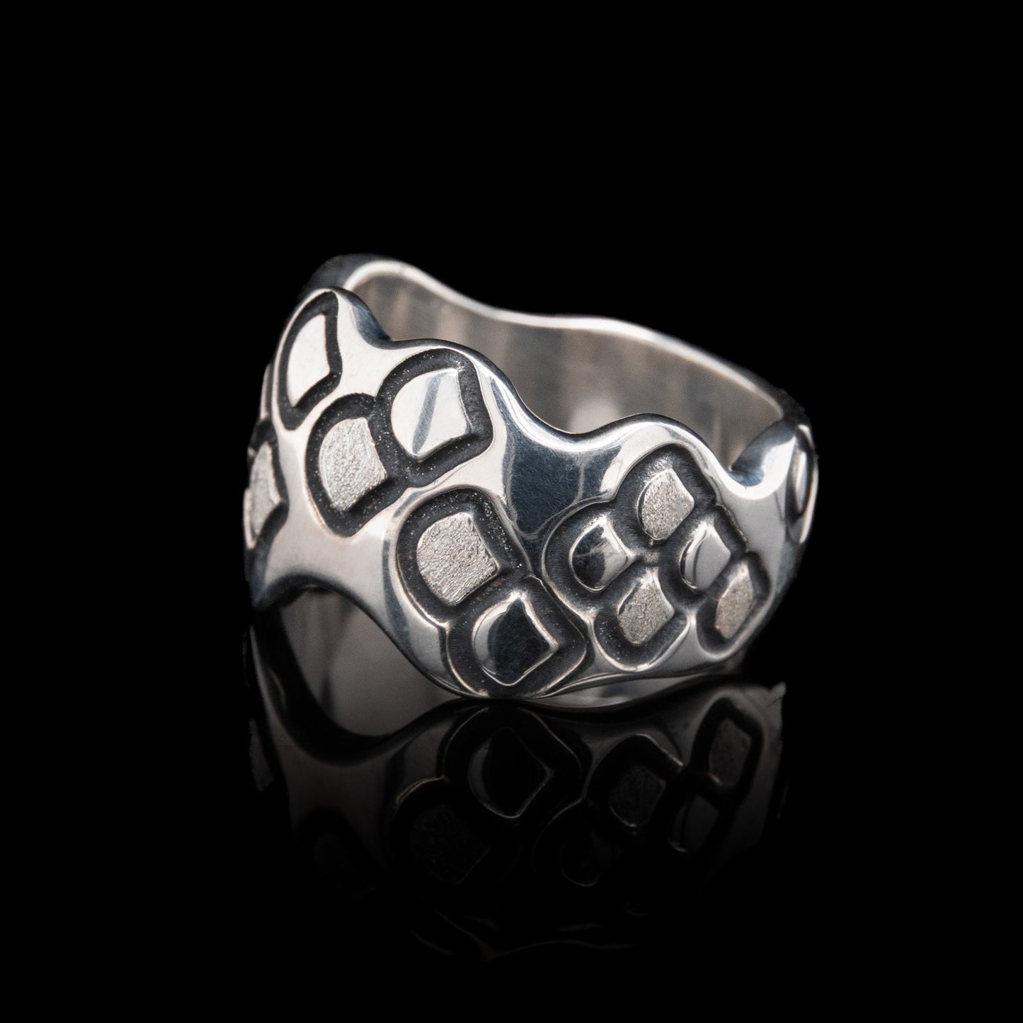 Engraved Wavy Mermaid Scales Ring in Silver