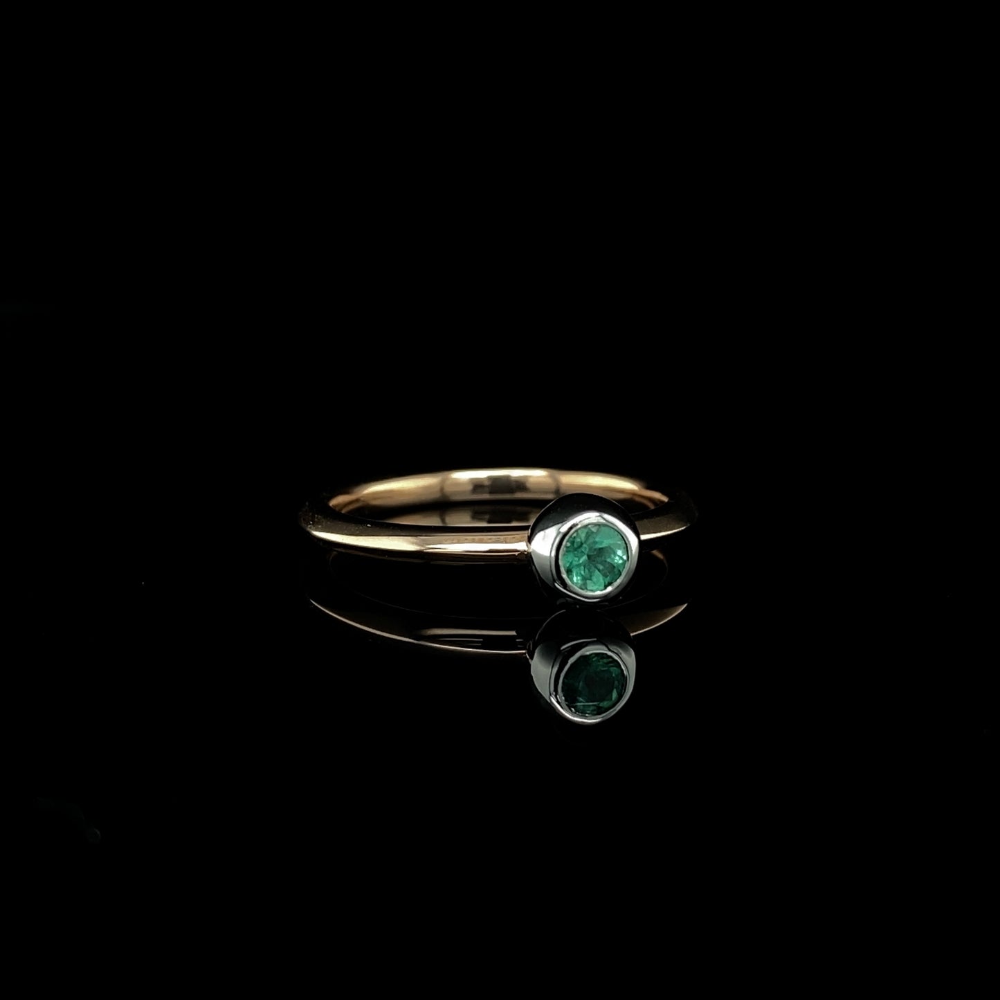 Emerald Venus Ring